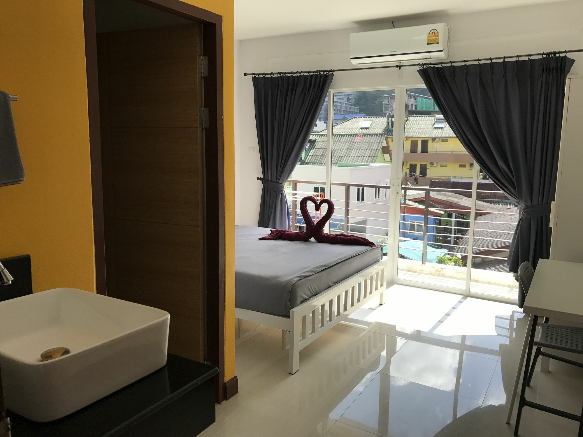 Bedbox Guesthouse And Hostel Patong 외부 사진
