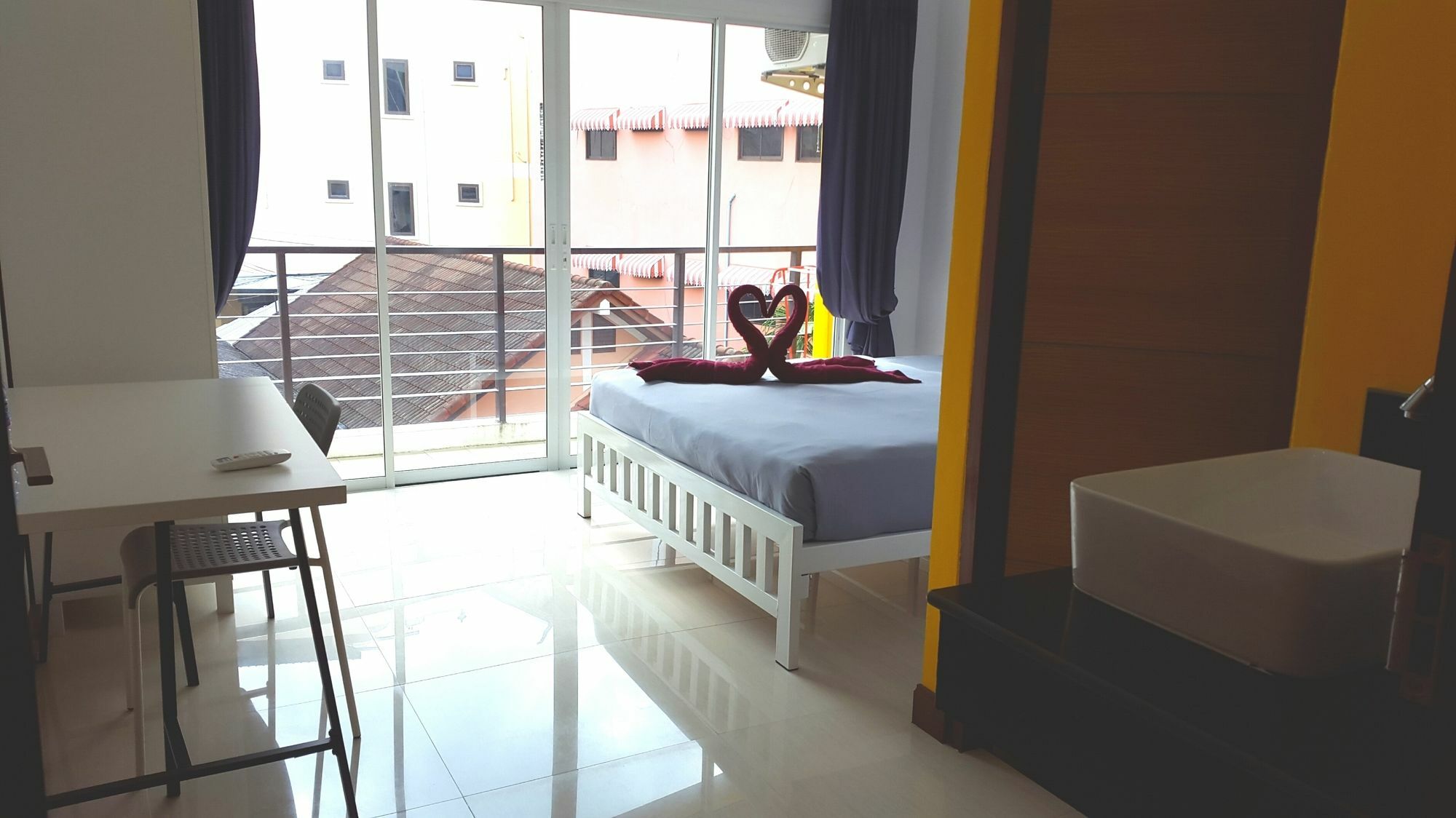 Bedbox Guesthouse And Hostel Patong 외부 사진